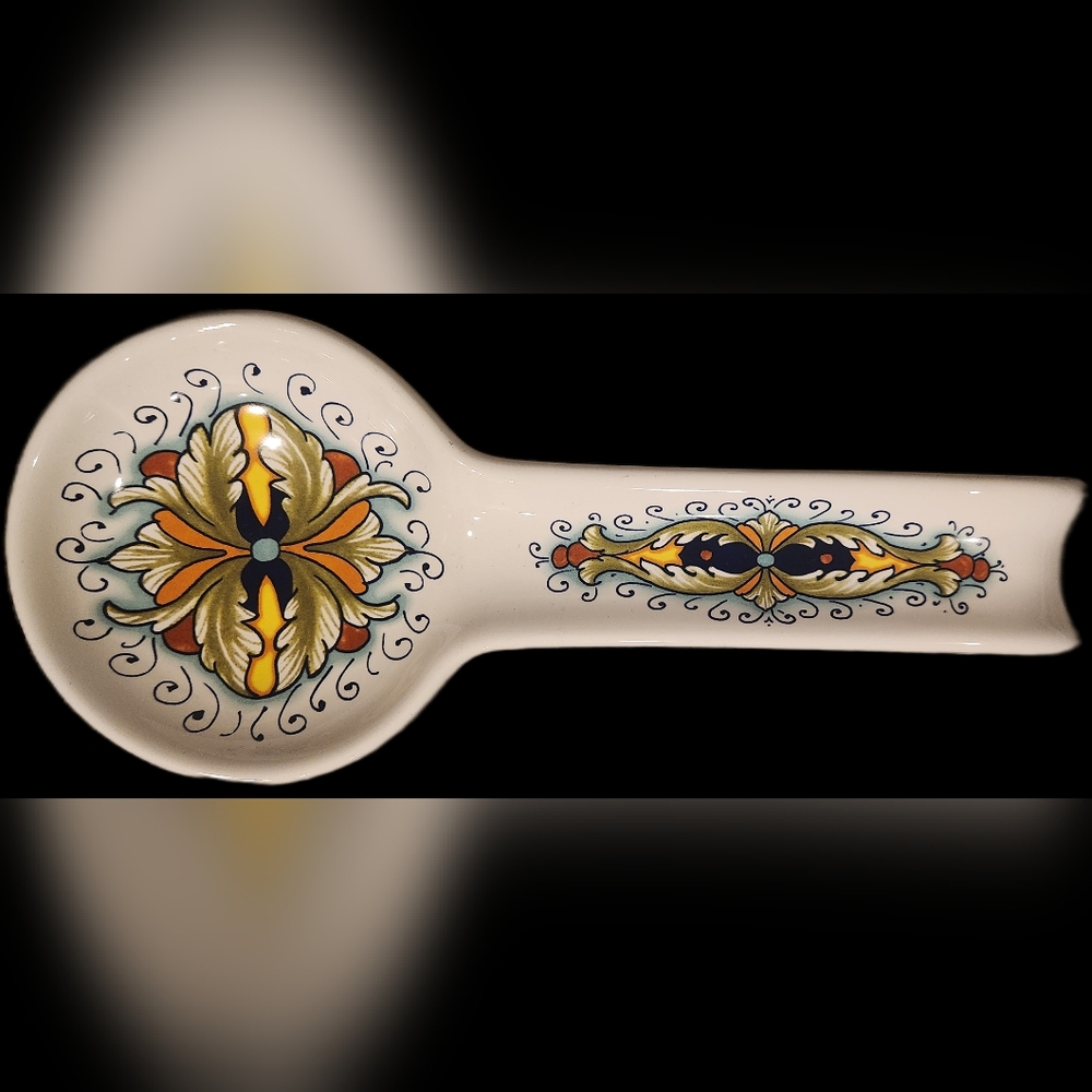 Nova Deruta ceramic spoon rest.